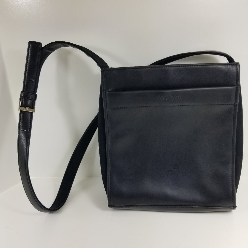 Nine west shoulder bag faux Lether silver buckle strap and magnetic closure